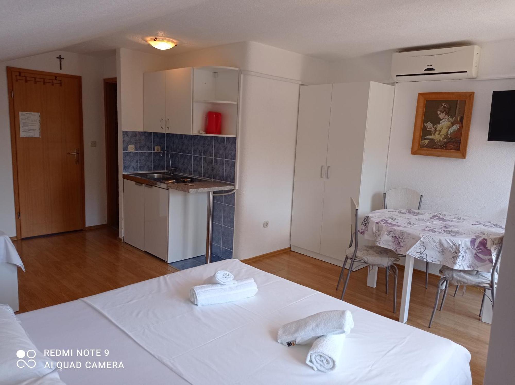 Apartments Mihovil Omiš Zimmer foto