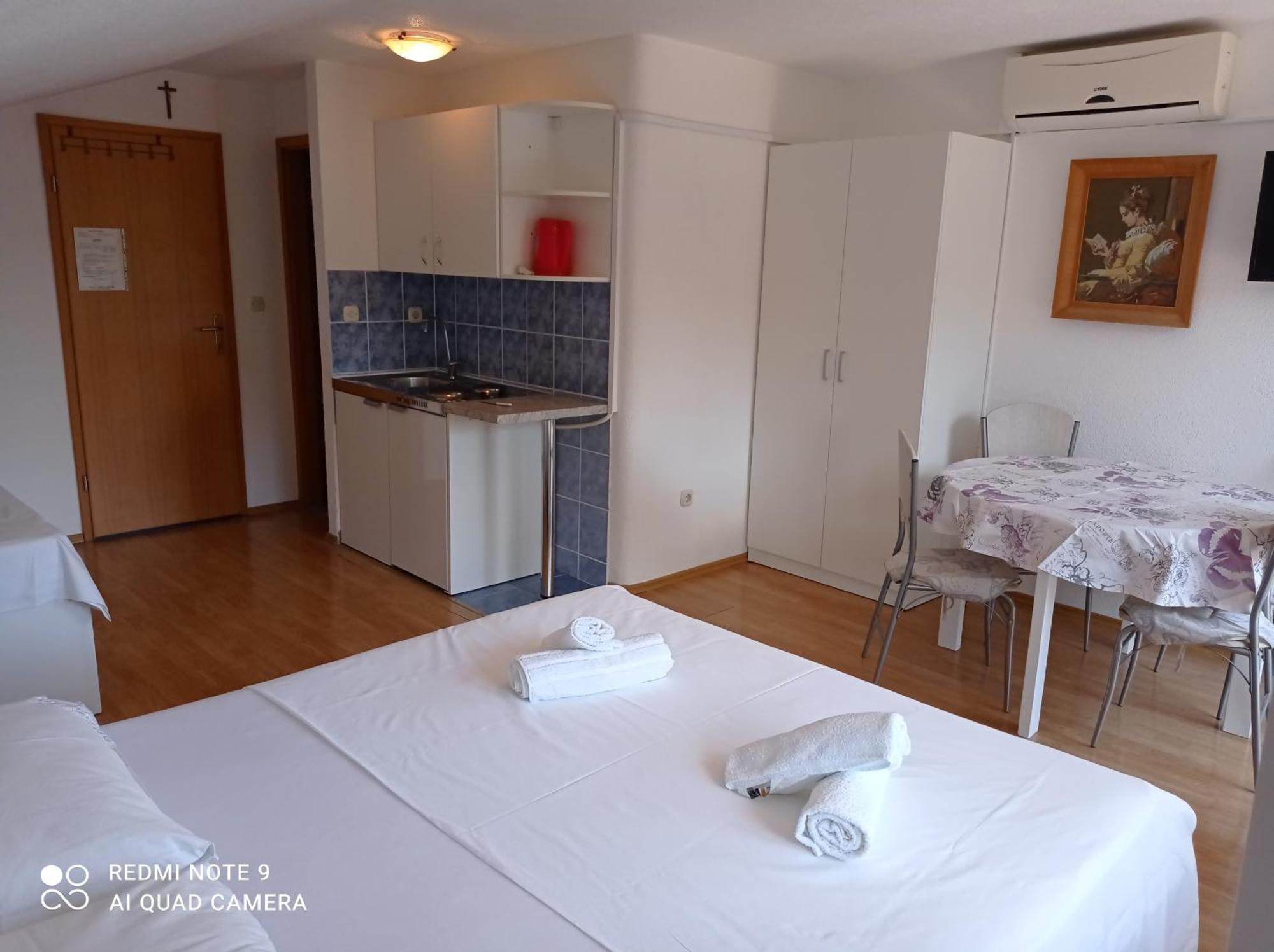 Apartments Mihovil Omiš Zimmer foto